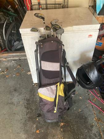 Golf clubs (need gone) 1