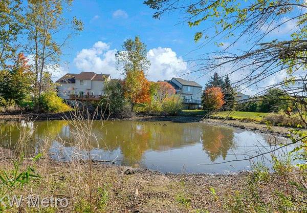 Waterfront Bliss, Cathedral Ceilings; Walkout Basement Oasis Awaits! 1