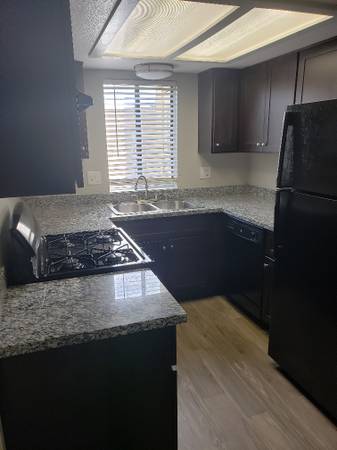 $1,825 / 3br - 1090ft2 - Hurry in, last one available! Stop by today! (2001 E. Cross Ave Tulare CA)63809887367937120