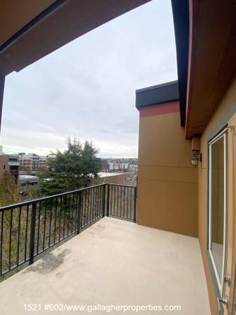 $1,995 / 1br - 716ft2 - WOW! Top Floor One-Bedroom/One Bath w/ Private Patio in Ballard* (Ballard, Seattle)63948084946434124