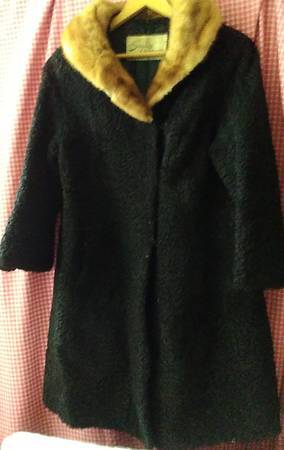 Lana de Astracán / cordero persa VINTAGE - haz osos de peluche / mantas / almohadas - $30 (Oconomowoc)63471317824899120