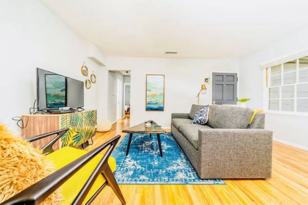 $1,400 / 1br - 800ft2 - Haven building is set in the prime media district of Bur (Burbank)63701204427265120