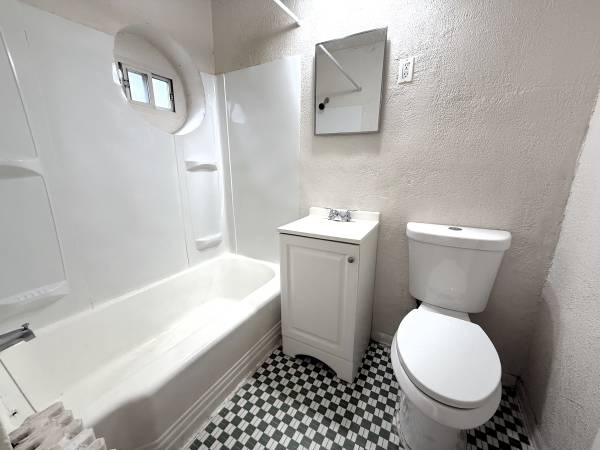 $850 Studio Apartment in Squirrel Hill on Covode With Heat and Parking Incl (Pittsburgh)63664543945985122