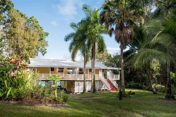 Enchanting 2 bdrm/2 bath house on 1/2 acre 1