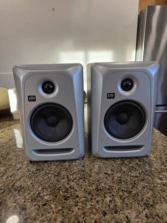 Rokit® 5 Generation Five Powered Studio Monitor 1