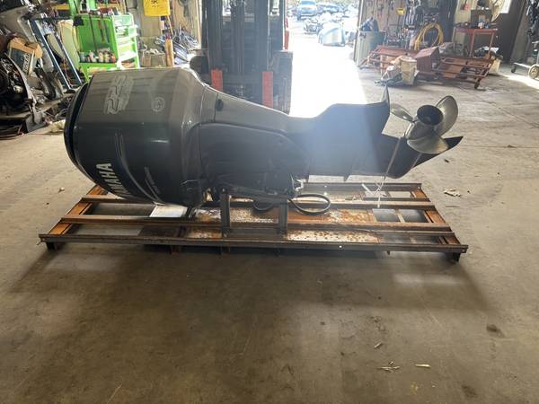 2003 Yamaha 225 hp F225 de 4 tiempos, motor fueraborda de 30", 6 cilindros, funciona bien - $6,000 (Seabrook)63437900334977124