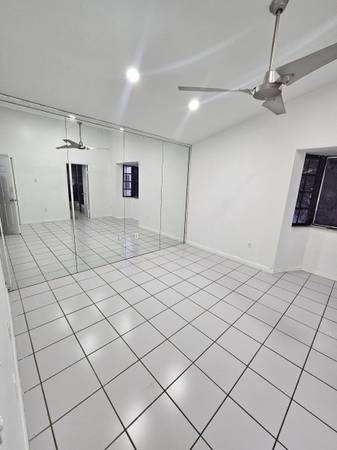 $1,100 / 2br - 1500ft2 - Townhouse 2 bedrooms 2.5 baths (Miami)64049281118851122