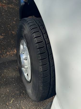2008 Ford E250 - Photo 8