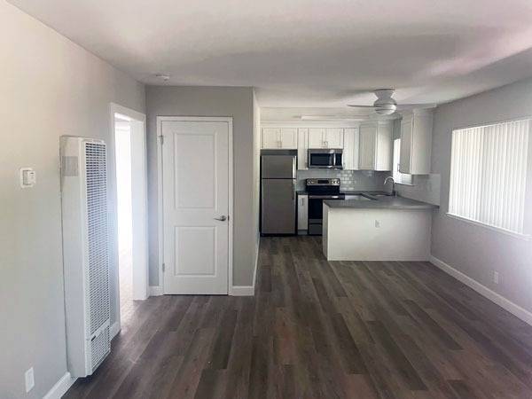 $950 / 1br - Beautiful Private Room | Renovated House + Onsite Laundry (hayward / castro valley)64049801146499121