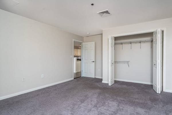 $1,900 / 1br - 790ft2 - Balcony, Garage, 2 Bank Elevators (180 Woodbury St, Manchester, NH)63932060272898120