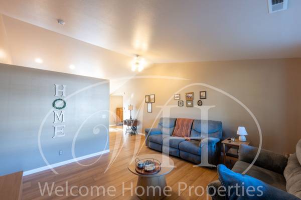 $2,195 / 3br - 1600ft2 - Conveniently Located 3 Bedroom Home with Fenced Yard & 2 Car Garage (Walla Walla)63975028309122122