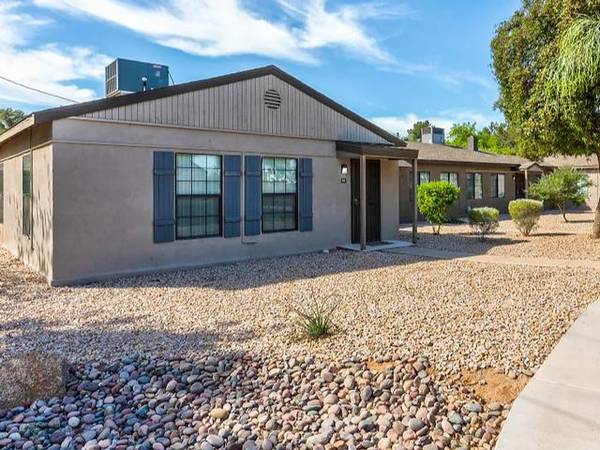 $1,750 / 3br - 1080ft2 - Corn Hole, Bocce Ball. Fire Pits, Hammocks, Fenced Back Yards (Goodyear)64024996917123121
