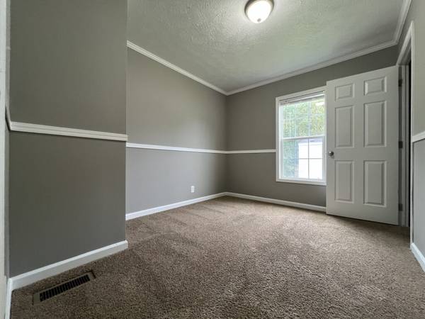 $1,379 / 3br - Fall Into Savings: 3BR/2BA Homes with Huge Move-In Specials! (Autumn Forest)64027441148673122