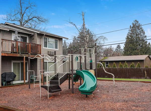 $1,685 / 2br - Storage Space and Availability 24 Hours in our Spacious Two Bed Unit (SE Portland)63914856070787124