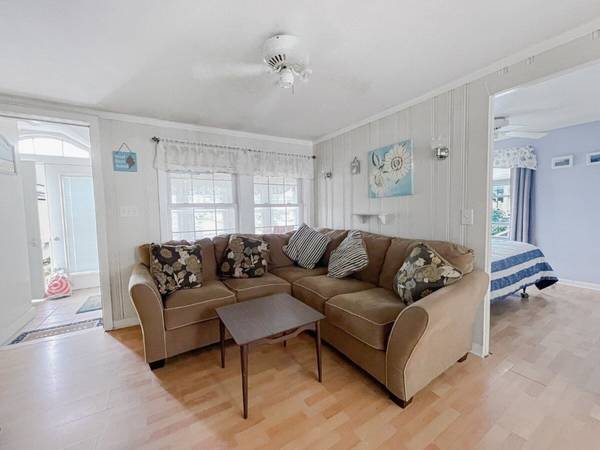 $2000.00 / 1br - 21 Fuller Acres Unit 463931789904643123