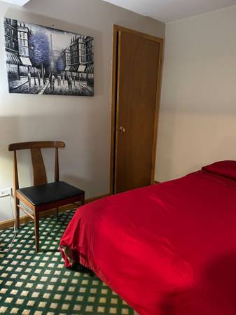 $900 / 1br - Private Room and Bathroom (Lake Forest Illinois)63918413539587122