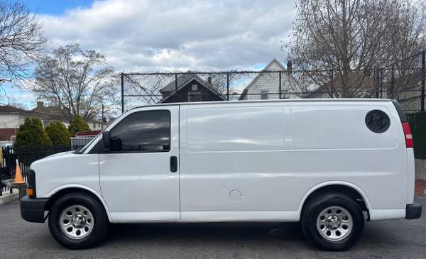 2014 Chevrolet Express-1500. V6. - $10,300 (Francis-Lewis Blvd Queens NY)63617981909377123