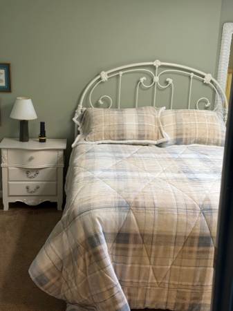 $1,195 / 1br - 1000ft2 - Private Furnished walkout  basement apartment - Petoskey (petoskey)64037724244098123
