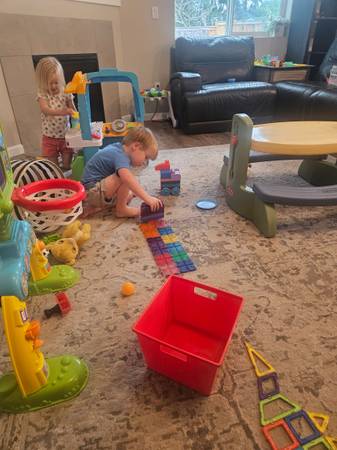 Experienced,  Clean, safe affordable childcare (Orchards/Vancouver)63916332467331121