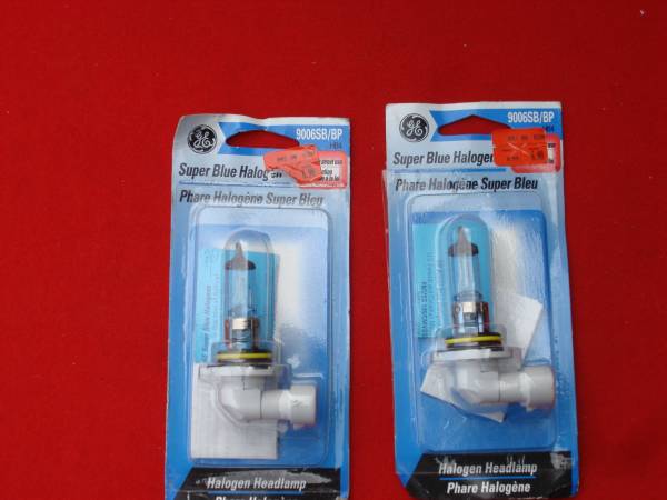 PAIR OF NEW GE SUPER BLUE HALOGEN RPLACEMENT HEADLIGHT BULBS 1