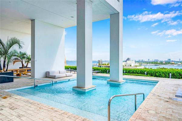 $715,000 / 2br - 1123ft2 - Ten Museum Park Downtown Miami 2 Bedroom 2.5 Bath (Downtown Miami)63825137288963120