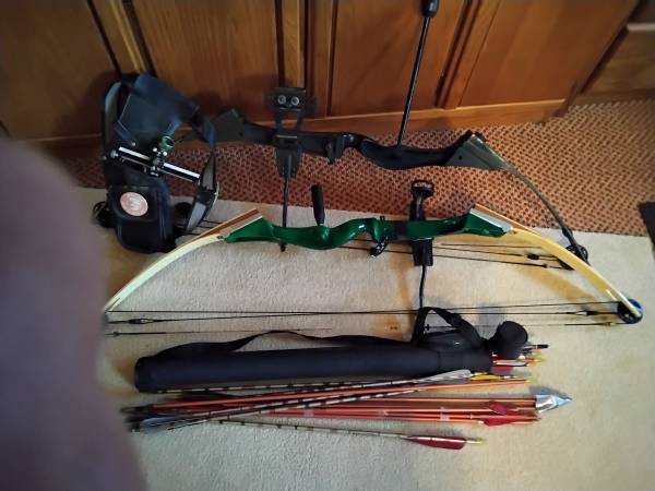 2 compound bows 1