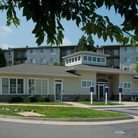 $2,458 / 2br - 1160ft2 - Lincolnia VA, Ample parking, 2 BD (4905 Southland Ave, Lincolnia, VA)63896278532995121