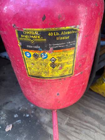DNEUMATIC #3403 40 LB ABRASIVE BLASTER 1