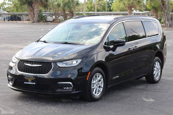 Wheelchair van handicap ramp van 2022 Chrysler Pacifica Touring L - $34,995 (Clearwater)63470261928833123