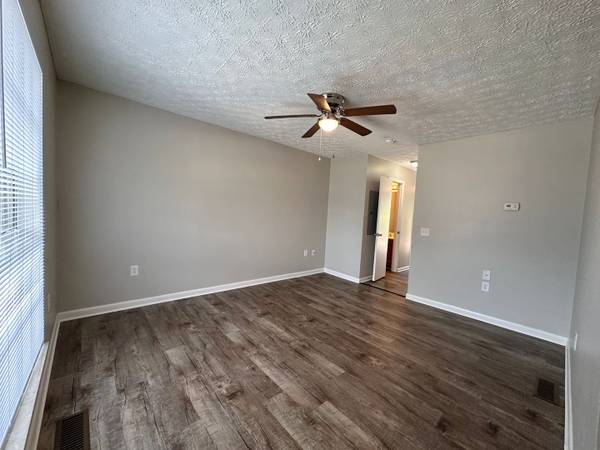 $1,718 / 3br - 1500ft2 - ✨ Spacious 3BR | 2.5BA Trilevel Townhouse at Lakeland Hills – Availabl (Jefferson City)63815667368193121