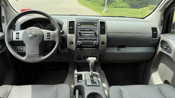 2012 Nissan Frontier Crew Cab SL 137k Millas!!!! - $11,999 (Manchester)63622639380097123