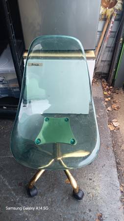 Urban Lifestyle Acrylic Rolling Office Chair 1