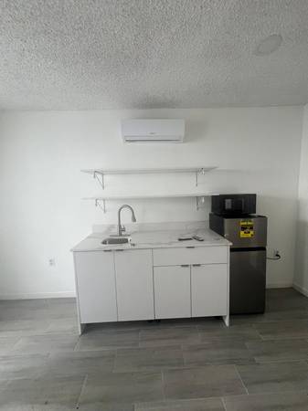 $1,500 / 1br - Efficiency Privado de Renta/ Private Efficiency con/with Washer/Dryer (Hard Rock Stadium/ Miami Gardens)64002014879234122