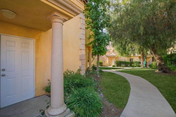 $2,789 / 2br - 1154ft2 - 🎃Sin trucos, solo golosinas; ¡Hogar espantoso en alquiler!🏡2 habitaciones|2.5 BT (17621 W. Pauline Ct., Canyon Country, CA)63818700842371124
