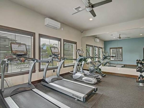 Spacious one-, and two-bedroom Homes Located Bremerton! 1