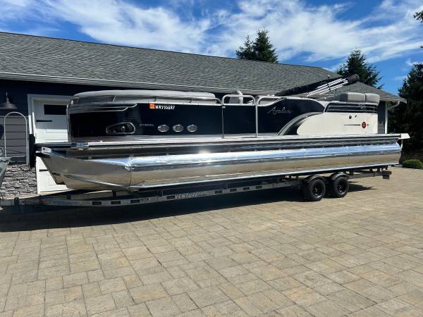 Awesome pontoon boat 1