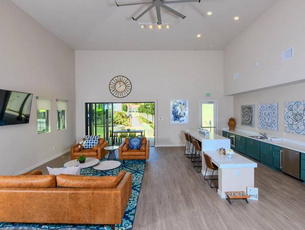 $2,720 / 1br - North San Diego 1 Bed Brand New Units - Attached & Detached Garages (Vista)63657276137857122