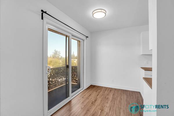 $3,495 / 2br - 950ft2 - Updated 2 Bed 1 ba w/Private Balcony, in-unit W/D, & Parking *VIDEO* (redwood city)63682870153347122