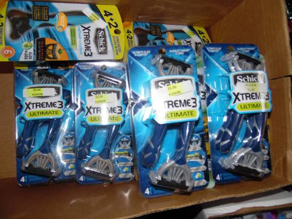 Schick Xtreme3 Ultimate 4 Ct Disposable Razors --New in Box-Half Price 1