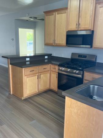 $2,800 / 2br - 800ft2 - Upscale ADA condo in Point Richmond (richmond / point / annex)63790096284289120