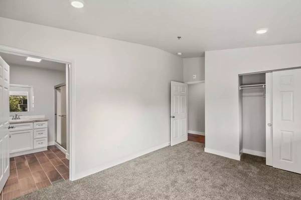 $1,443 / 2br - 1086ft2 - Nestled in Comfort: Your Search Ends Here! (Kennewick - 10 Minutes from Tri-Cities Airport)63624250552323123