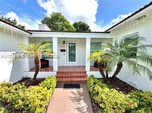 $3,600 / 3br - 1800ft2 - Bright and Updated corner home, with 3 Beds | 1 Baths | 1800 Sf (MIAMI)64049455114753123