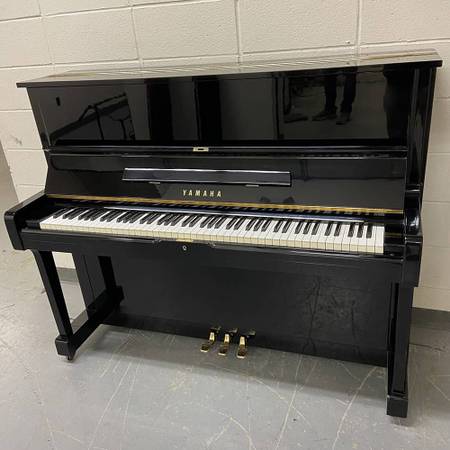 1990 U1 Yamaha Upright Piano. 5 YEAR WARRANTY. 1
