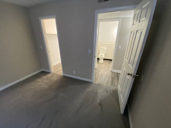 $1,295 / 2br - 1000ft2 - Second floor two bedroom (hermitage)63680355941891124