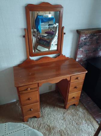 Small vanity 1
