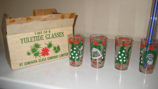 SET OF 8 YULETIDE GLASSES--VINTAGE--CHRISTMAS DECOR 1