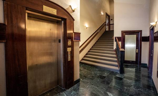 $1,710 / 733ft2 - Excellent Office Space in the Historic Heritage Building63914739394179124