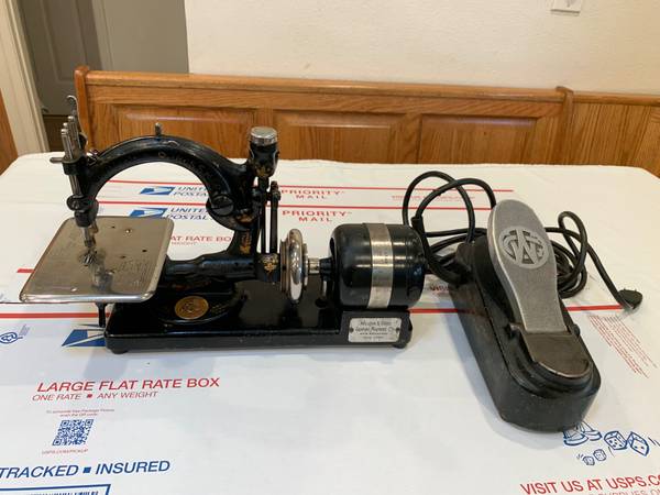 Vintage Willcox & Gibbs Electric Sewing Machine with Foot Pedal & Case 1