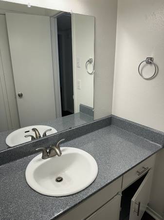 $949 / 1br - 750ft2 - 1 Bed, Tile Backsplash, Close to Shopping63846410925185123