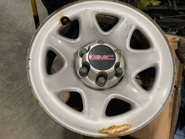 17”x8” steel wheels that will fit GMC/Chevy Sierra/Silvarado, Yukon/Tahoe/Su 1